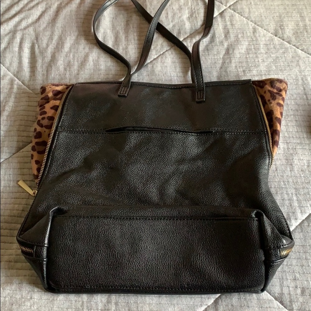 Black & Leopard 🐆 print handbag